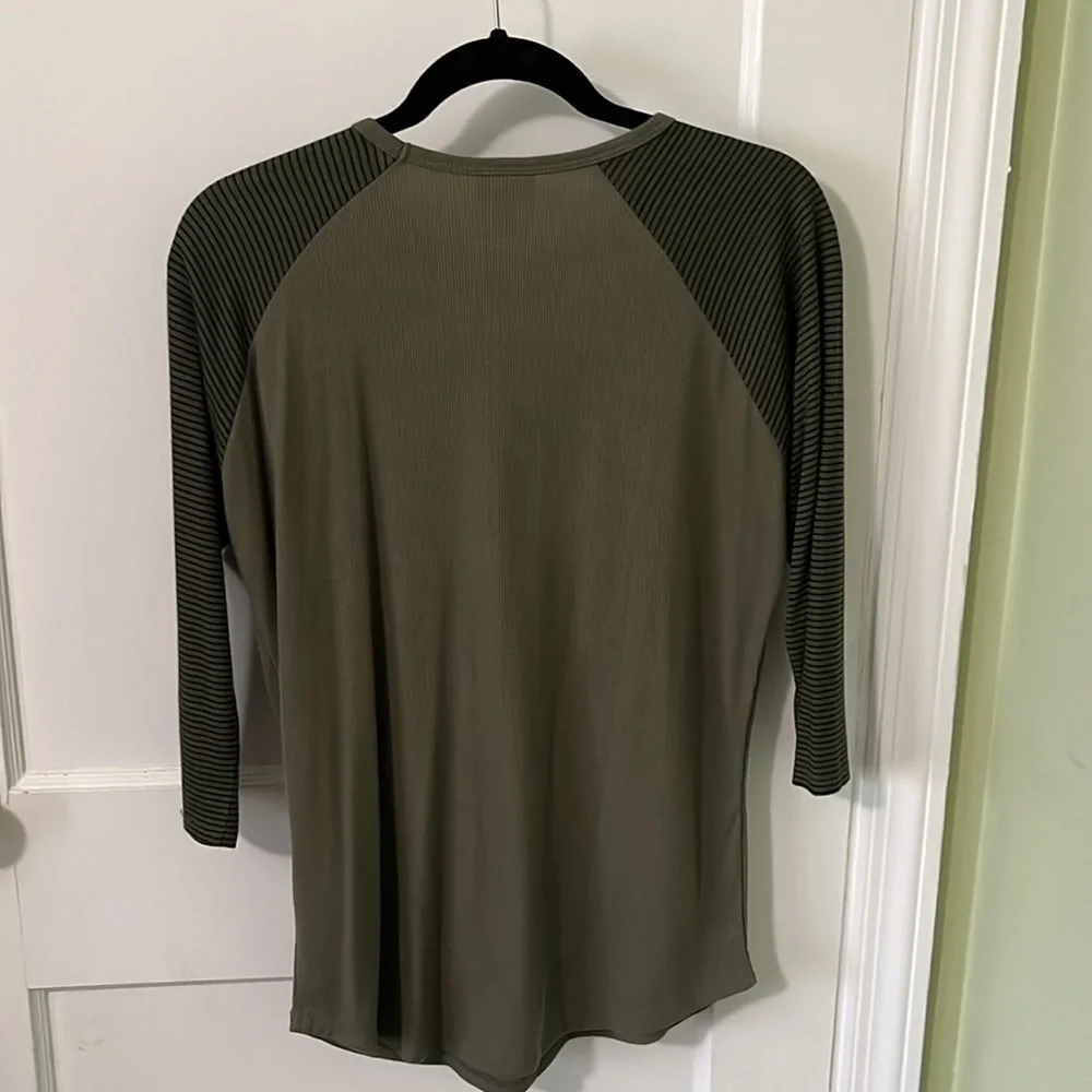 Lula Roe Randy shirt - Picture 5 of 5